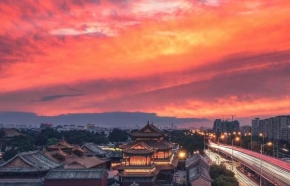 Happy Dragon Courtyard- Newly renovated with French Windows, Near Tian'AnMen Forbidden City,Lama Temple and Heaven Temple, 3minutes walk from Subway,Fluent English speaking with tourist sights tickets